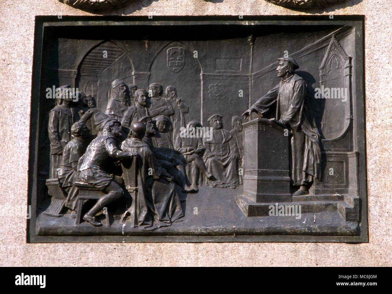 Okkultisten - BRUNO. Der esoteriker und Ketzer, Giordano Bruno in Polemik. Plakette auf der Bruno Statue in Piazza di Fiori, Rom Stockfoto