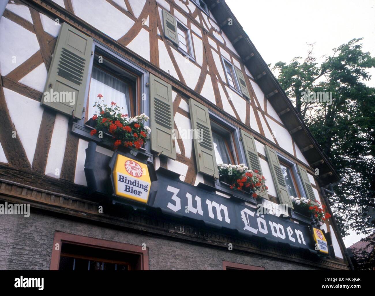 Alchemie - Die "Löwen" (Zum Loewen) Pub in Seeheim, in der Nähe der Burg Frankenstein, die einem alchemistischen Labor hatte, und war das Zentrum der alchemistisches Experiment im 17. Jahrhundert Stockfoto