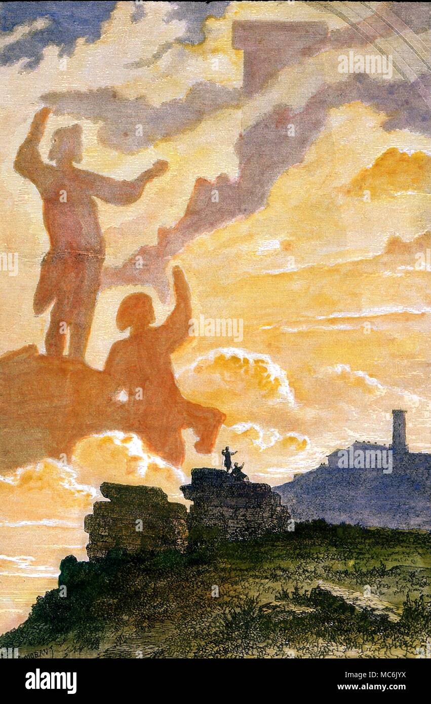 Hexerei - BROCKEN neugierig Schatten - Phänomene, manchmal sichtbar auf dem Brocken (berühmt für seine Hexe Versammlungen). Die beiden Männer auf dem Ausbiss werden von der untergehenden Sonne projiziert auf die Wolken hinter Stockfoto