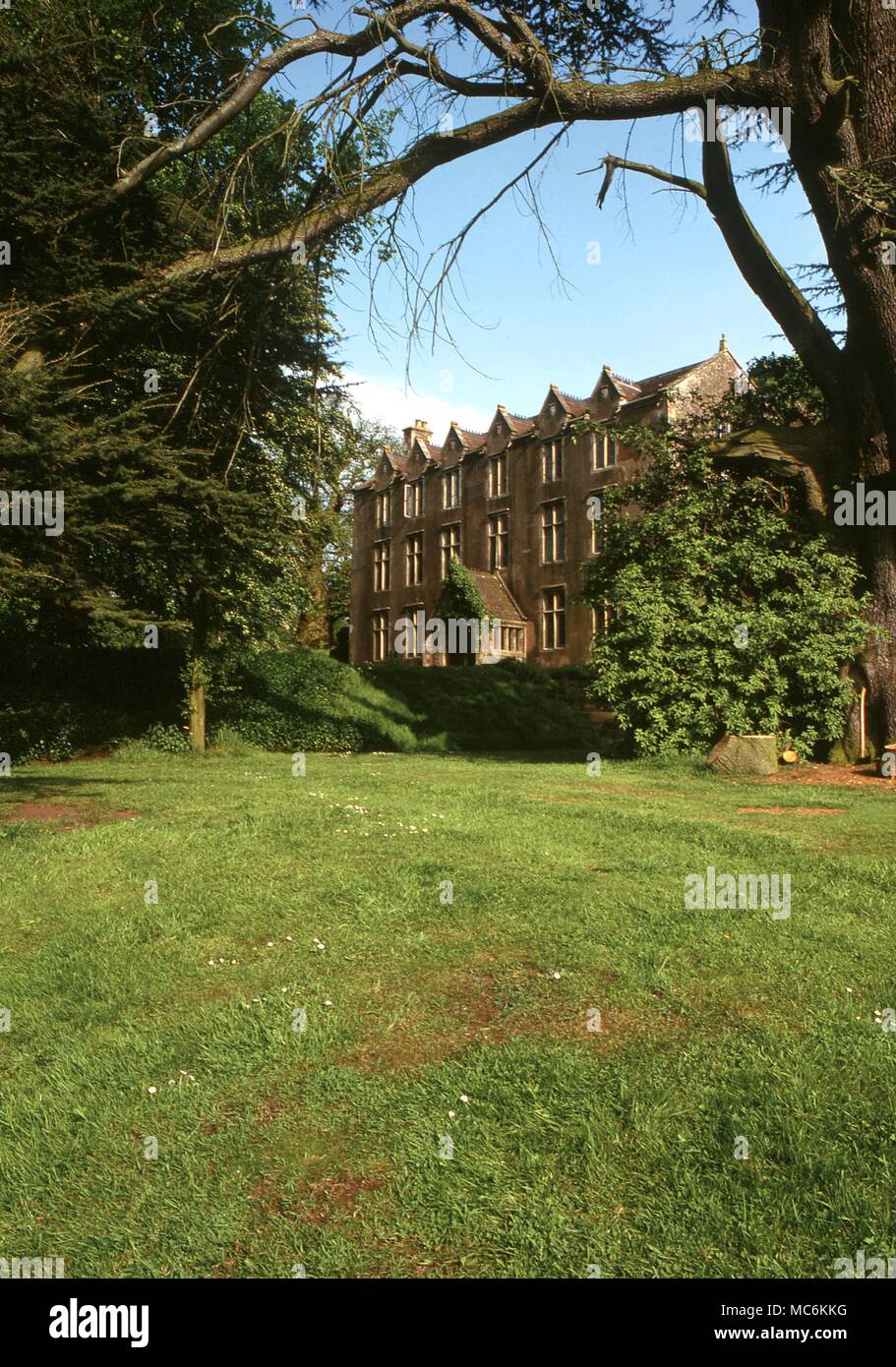 Hauntings. Littledean Halle. Haus der Lords Dean ist die älteste bewohnte Haus in Großbritannien. Es wird gesagt zu haben 11 Geister, einschließlich eines schwarzen Jungen, Lady in Gelb, phantom Coach, weißen Mönch etc. Stockfoto
