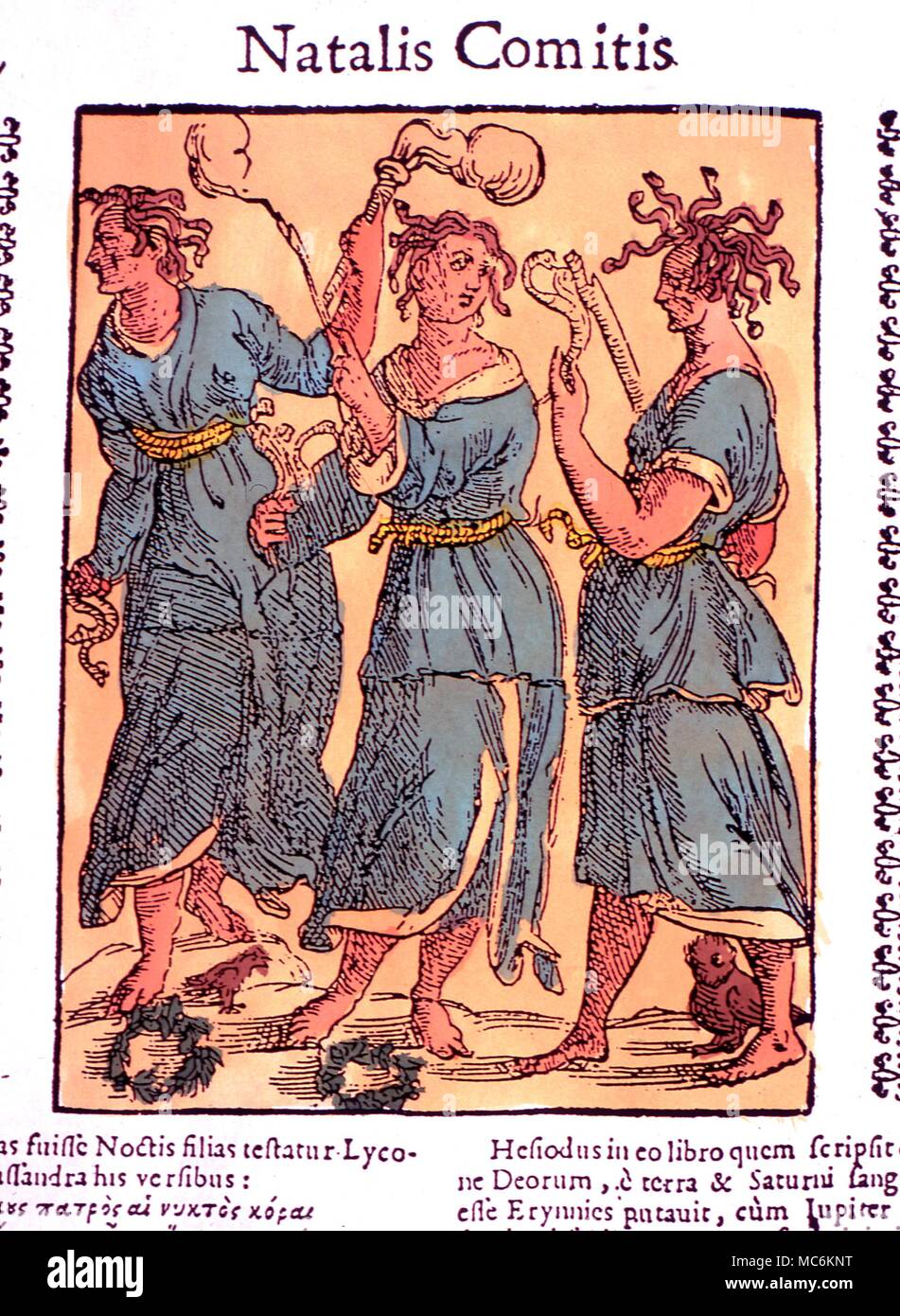 Griechische Mythologie - eumeniden. Die eumeniden (Bitte), identifizierte sich mit den erinyen - ursprünglich Erde Göttinnen, aber letterly, die Rache der Göttinnen, die die Geister der ermordeten Menschen verkörpert. Holzschnitt aus Natalis Comitis ''Mythologiae' Stockfoto