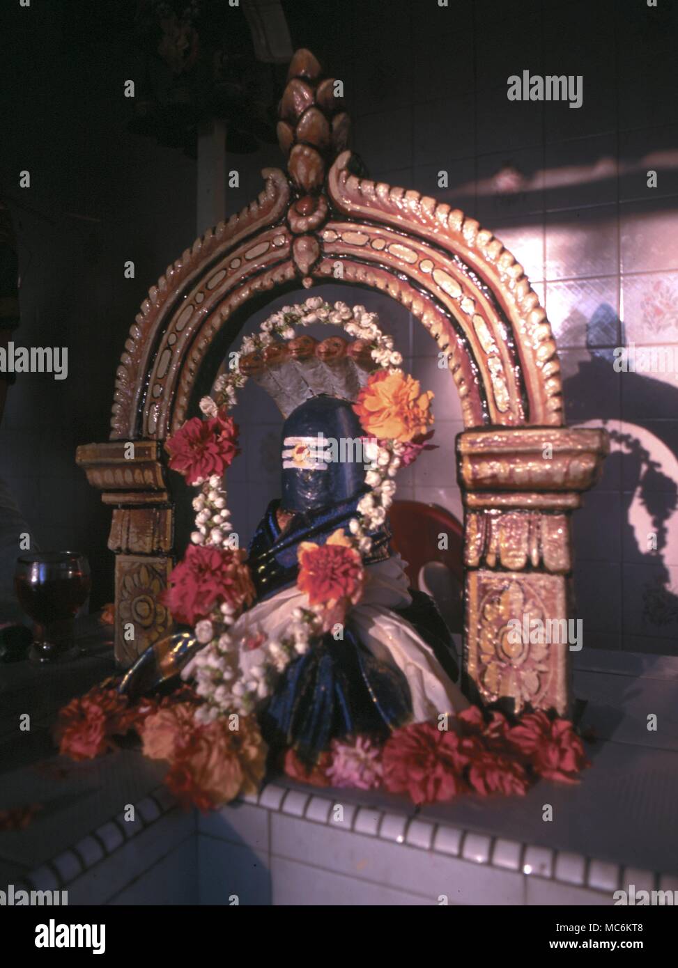 Hinduismus. Siva Die Siva-Lingam auf dem Altar des Muniswarar Tempel. Penang Stockfoto