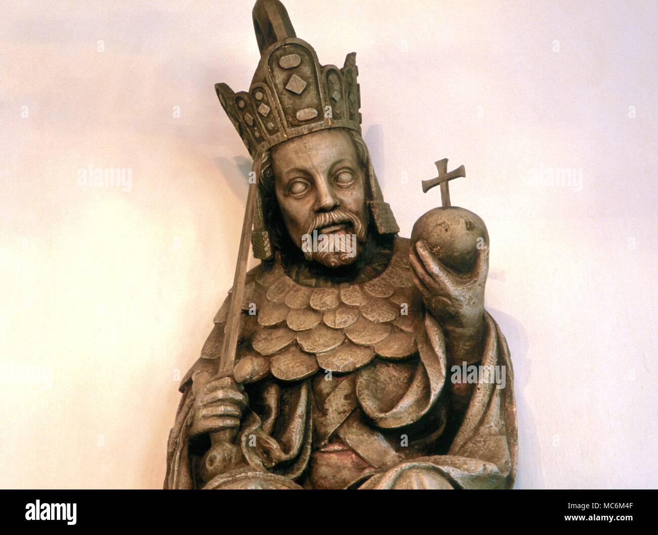 Karlstein Schloss. Marmorskulptur von Karl IV. von Böhmen Stockfoto