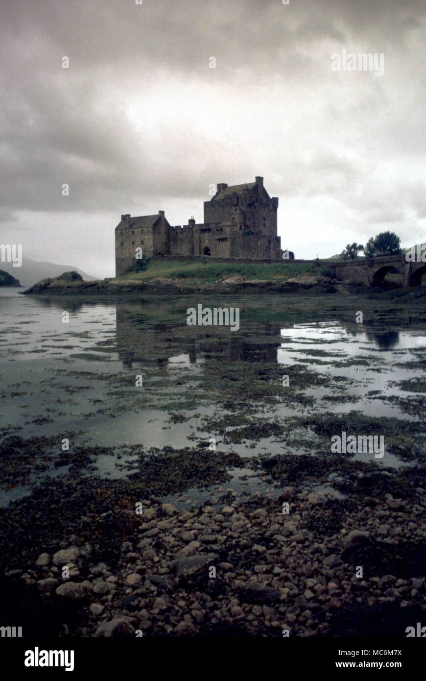 Haunted places - Eilean Donan Castle. Das Schloss von Eileen Donan (Hochland) ist sagte der Geist von einem spanischen Soldaten, der mit den jakobiten unter dem Fünften Grafen Seaforth gekämpft" verfolgt werden. Schottland Stockfoto