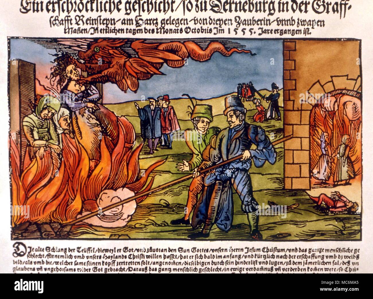 Hexerei - HEXENBRENNEN Hexen auf Derneburg im Jahre 1555 verbrannt wird. Hand-farbigen zeitgenössischen Holzschnitt Stockfoto
