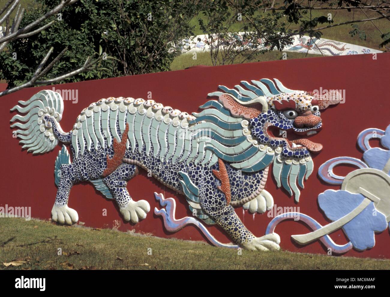 FENG SHUI - Dragon line Kräfte in einem chinesischen Grabstätte, in der Tradition des Feng Shui orientiert. Vom Friedhof von Jen Krieg 23.38.39, Phang Nga, im südlichen Thailand Stockfoto