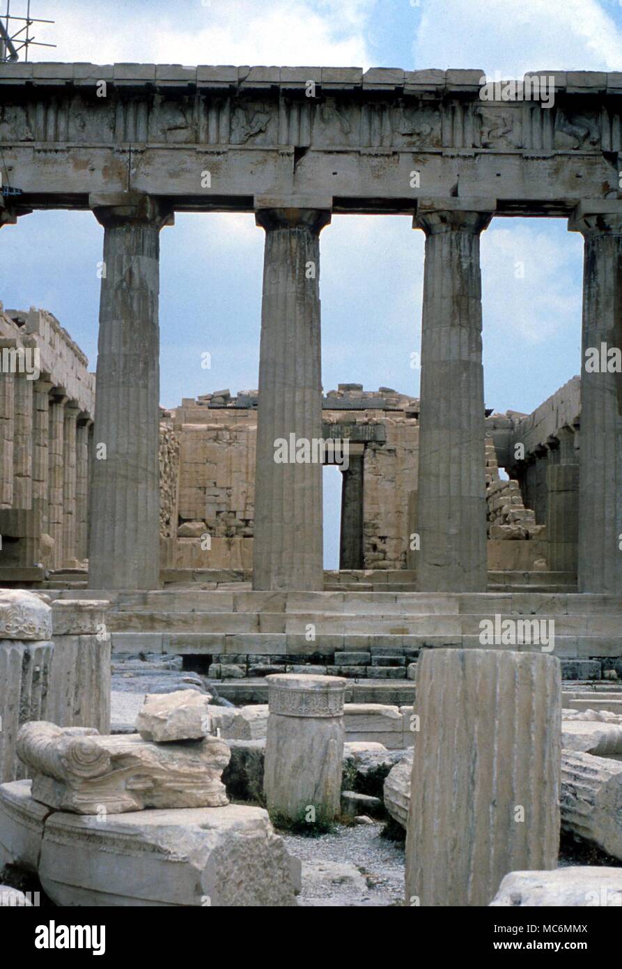 Östlich vor den großen Parthenon auf der Athener Akropolis Athen Griechenland Stockfoto
