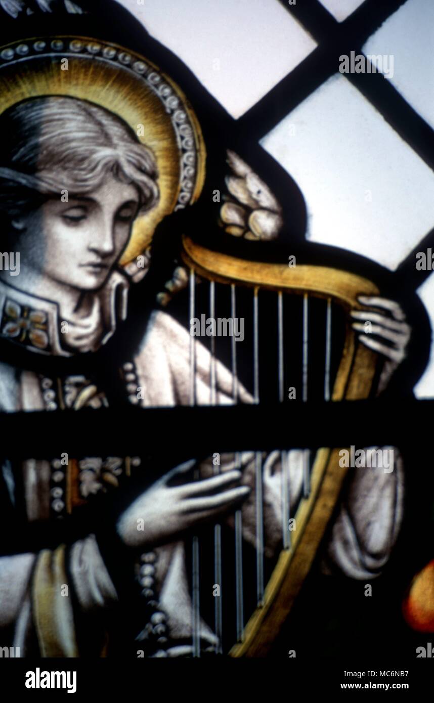 Engel Engel mit Harfe aus der Glasfenster in der Kreuzgang der Kathedrale von Chester vom circa 1921-28 Stockfoto