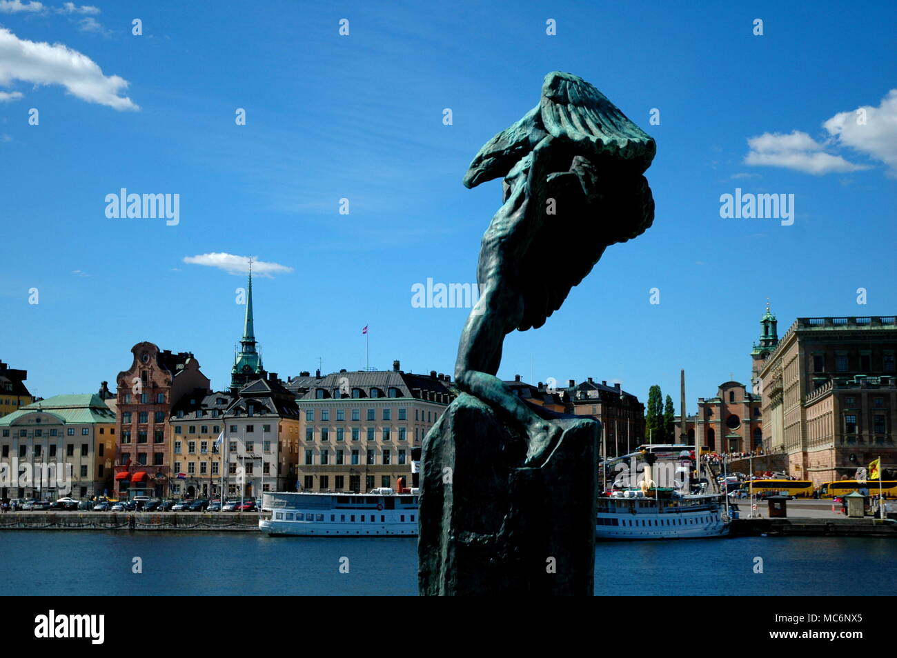 Statue von Ganymed, gegenüber der National Art Gallery, über den Kanal. Stockfoto