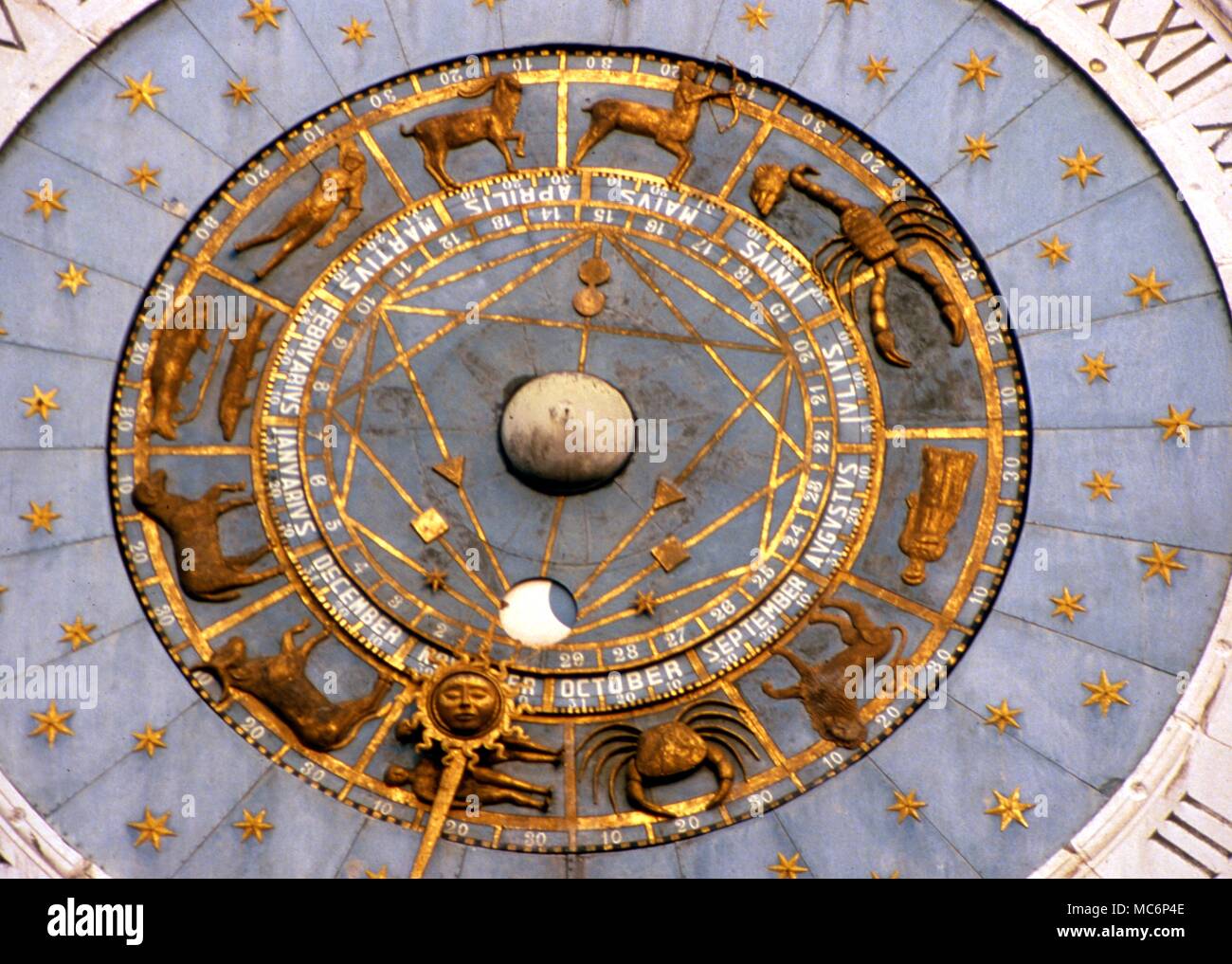 16. jahrhundert Sternzeichen auf dem Gesicht von horlogium in Padua, Italien. 2004 Charles Walker/ Stockfoto