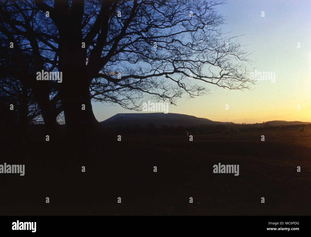 Pendle Hill, seit der Lancashire Hexenprozesse, der frühen siebzehnten Jahrhunderts, mit Hexerei in Verbindung gebracht. Stockfoto