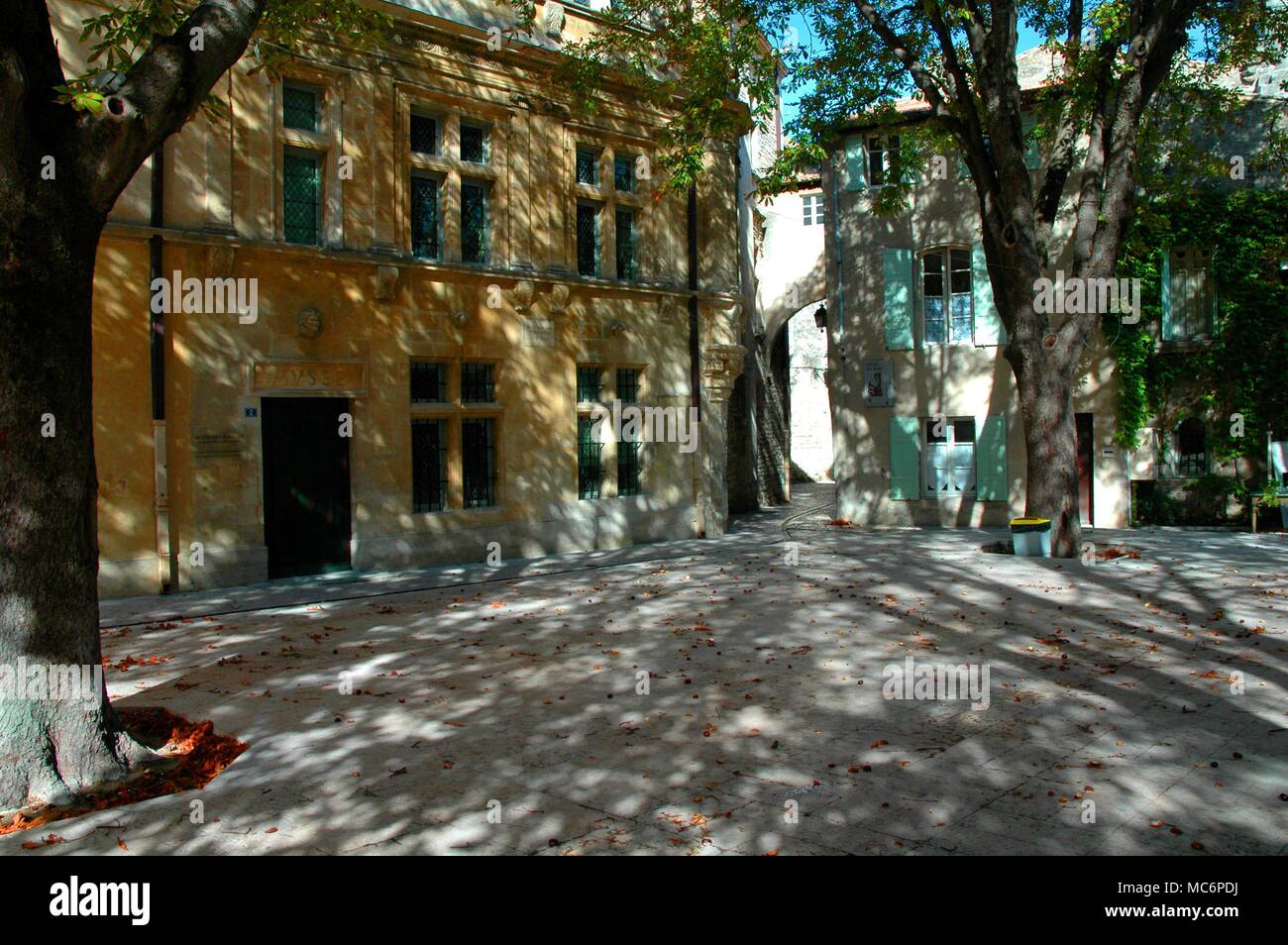 Blick auf das Musée des Alpilles, in Saint Remy - das Museum beherbergt eine Anzahl von Bildern und Artefakten über Nostradamus. Stockfoto