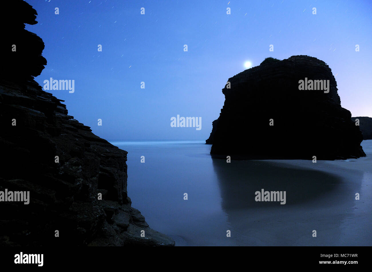 Nacht der Fotografie der Landschaft, der Kathedralen Strand, Monument, das natürliche, Asturien, Spanien. Stockfoto