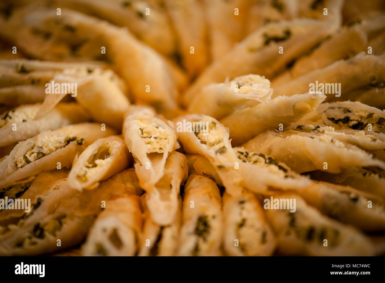 Blätterteig Käse Fingerfood Buffet Vorspeise schließen Makro Stockfoto