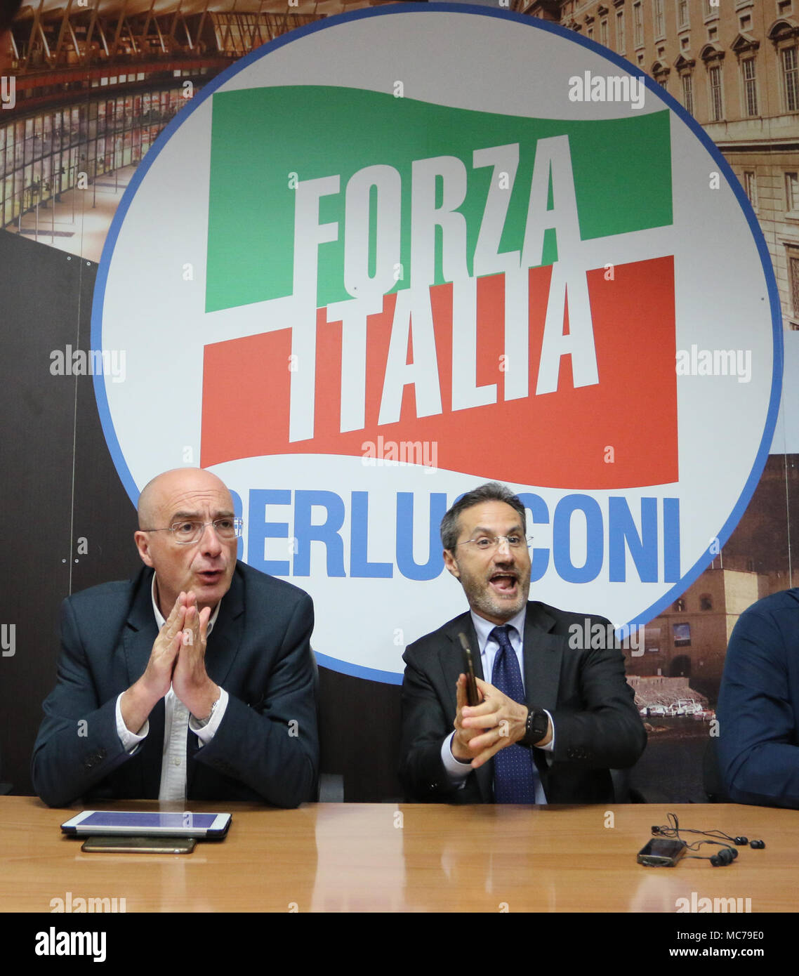 April 13, 2018 - Nella Foto: Auf. Caldoro, Cesaro, Russo, Moschetti.. Napoli, Italia 13 Aprile - Questa mattina Nella sede Regionale di Forza Italia il Partito di Berlusconi, un Gruppo di deputati ha fatto una conferenza Stampa per dire Nr. al Sindaco di Napoli De Magistris con tro La manifestazione Pro il debito Pubblico del Comune. (Bild: © Fabio Sasso über ZUMA Draht) Stockfoto