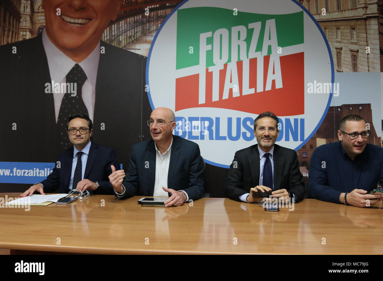 April 13, 2018 - Nella Foto: Auf. Caldoro, Cesaro, Russo, Moschetti.. Napoli, Italia 13 Aprile - Questa mattina Nella sede Regionale di Forza Italia il Partito di Berlusconi, un Gruppo di deputati ha fatto una conferenza Stampa per dire Nr. al Sindaco di Napoli De Magistris con tro La manifestazione Pro il debito Pubblico del Comune. (Bild: © Fabio Sasso über ZUMA Draht) Stockfoto