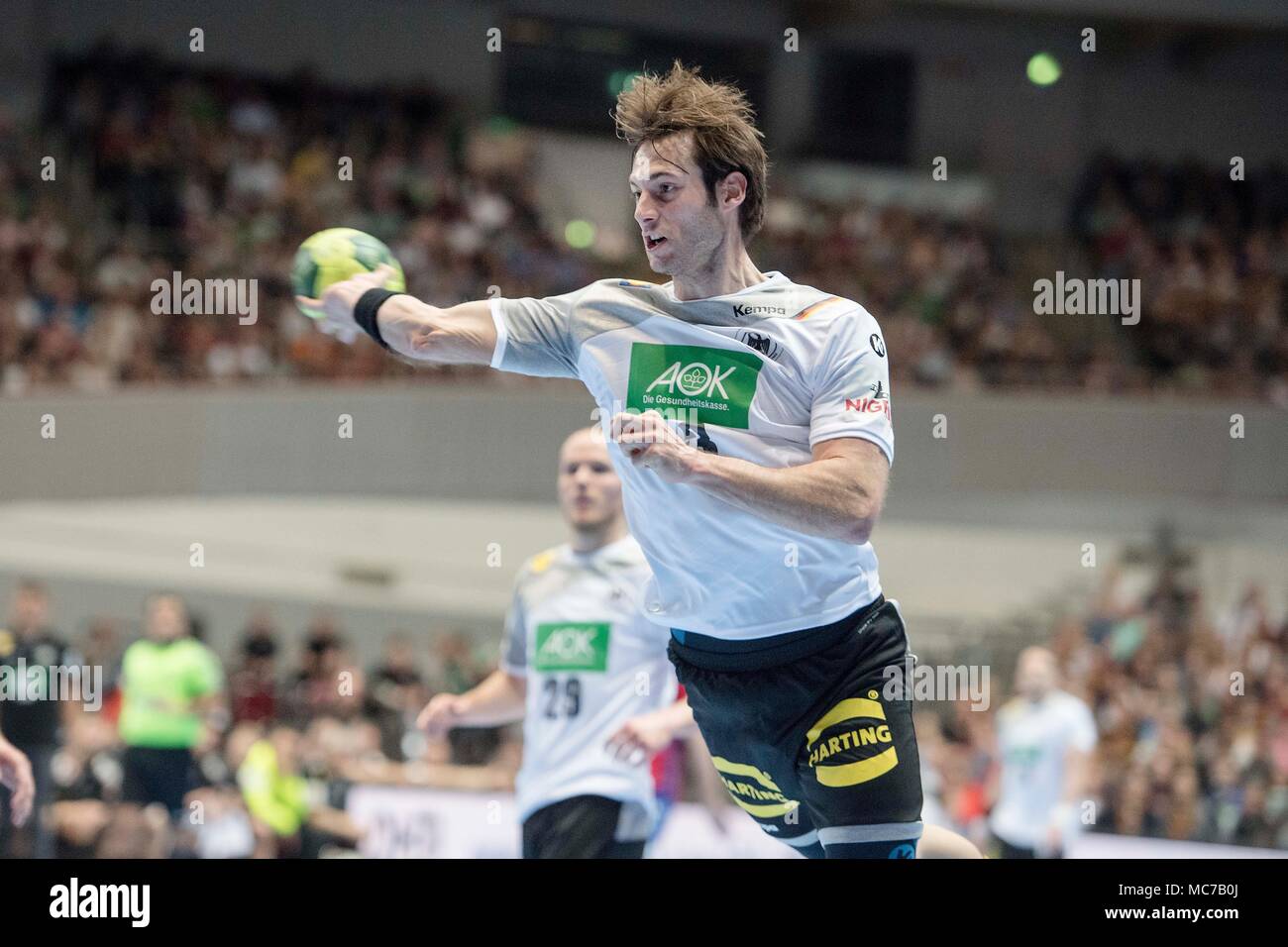 Dortmund, Deutschland. 07 Apr, 2018. Uwe GENSHEIMER (GER) auf das Tor werfen, Aktion, warf die meisten goale, erfolgreichsten Krug; Handball Laenspiel der Maenner, Freundschaftsspiel, Deutschland (GER) - Serbien (SRB) 29:23, Dortmund/Deutschland am 07.04.2018. Å | Verwendung der weltweiten Kredit: dpa/Alamy leben Nachrichten Stockfoto