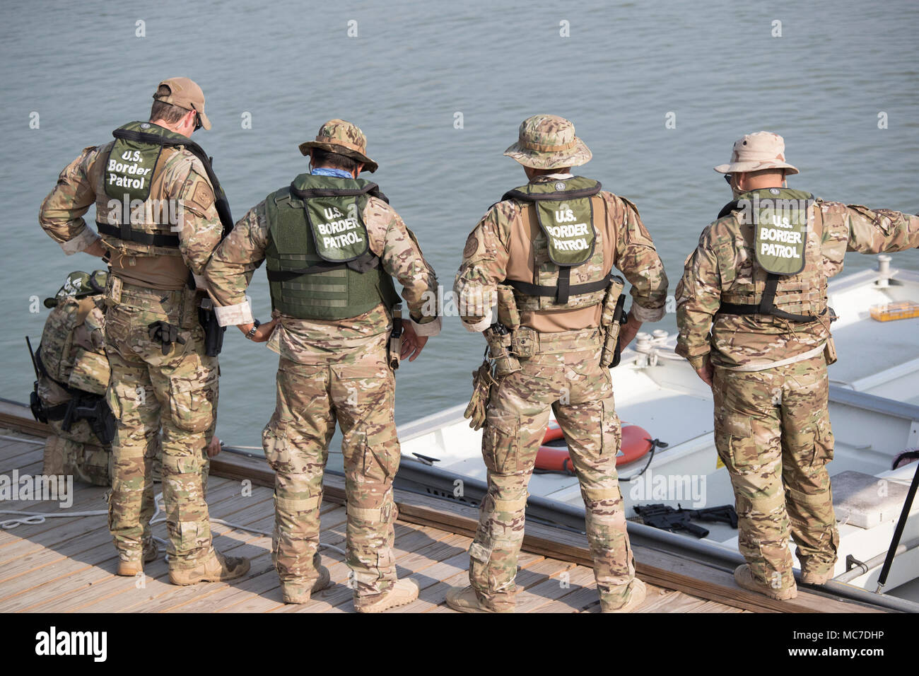 Us Border Patrol Agenten Zur Uberwachung Pflicht Auf Dem Rio Grande Fluss Direkt Gegenuber Mexiko Wahrend Border Security Operations In Texas Stockfotografie Alamy