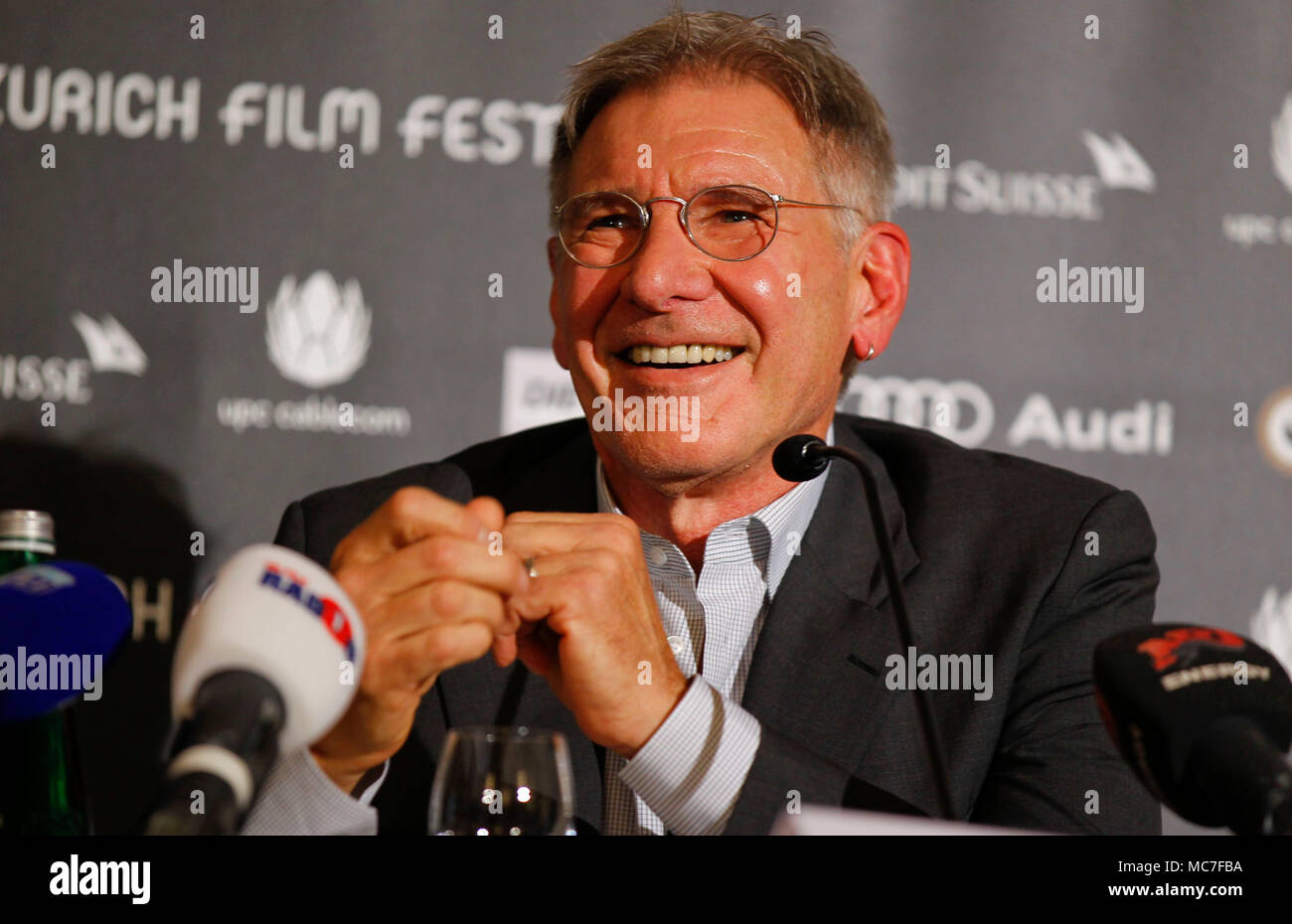 Zürich, Schweiz. 04 Okt, 2013. Zürich, Schweiz. 04 Okt, 2013. Schauspieler Harrison Ford, Golden Eye Award für sein Lebenswerk am Zurich Film Festival | Verwendung der weltweiten Kredit: dpa/Alamy leben Nachrichten Stockfoto