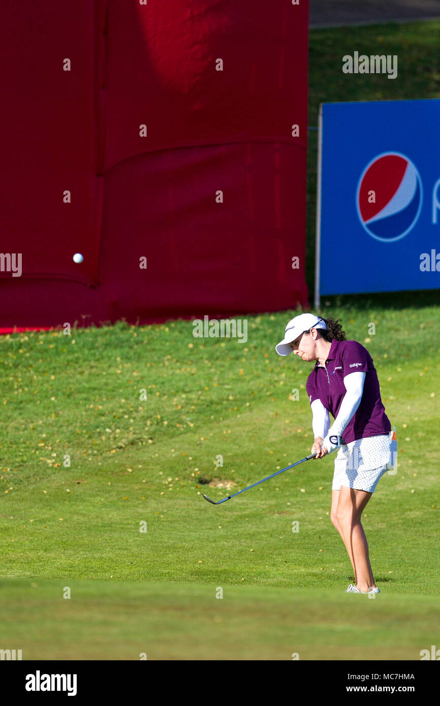 April 13, 2018 - Mo Martin Späne auf das Grün auf der 18 Loch während der dritten Runde der Lotte Meisterschaft durch Hershey dargestellt an Ko Olina Golf Club in Kapolei, HI Stockfoto