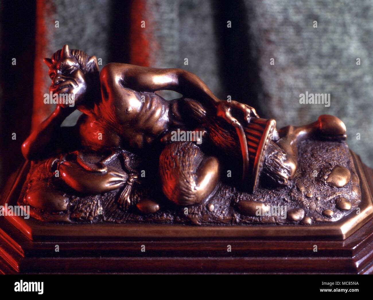 Der griechischen Mythologie der Große Gott Pan, mit seine Pfeifen. Bronzestatue von Graham Fenn-Edwards, 1993. private Sammlung Stockfoto