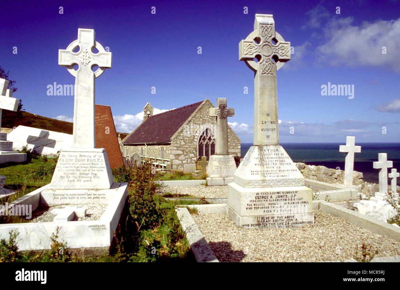 Friedhof der St Tudno Kirche, Great Orme, Symbole auf Grabsteinen Stockfoto