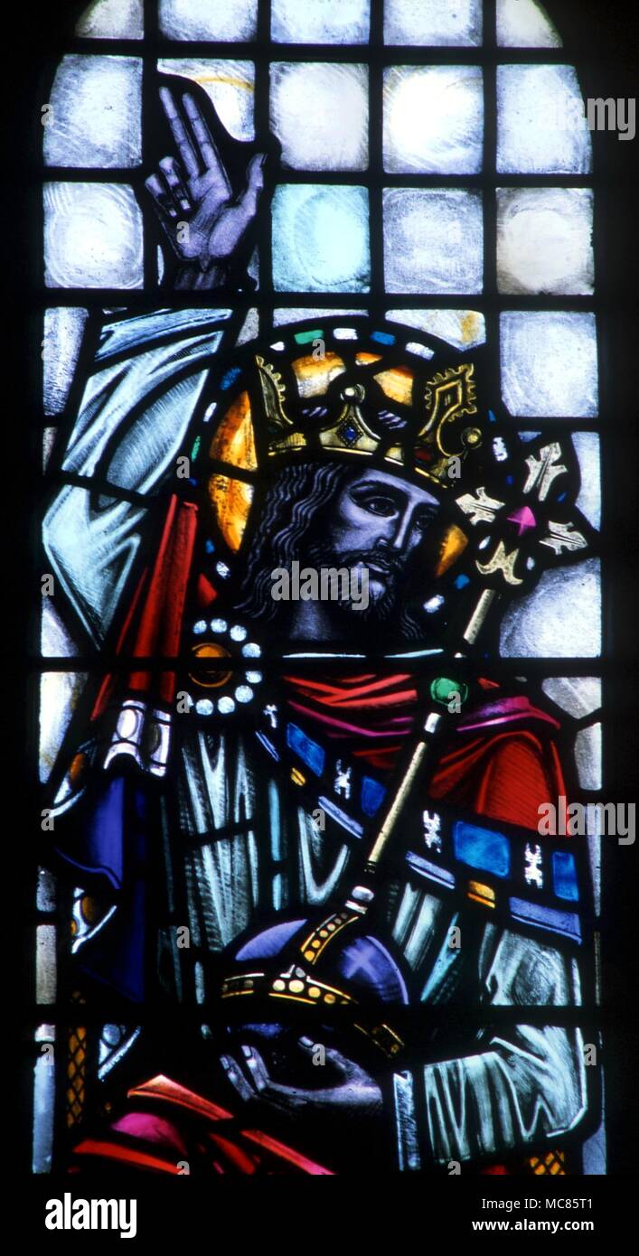 Christian Christus als König des Himmels und der Erde. Detail der Glasmalereien in Kirkby Malham Kirche, Yorkshire Stockfoto