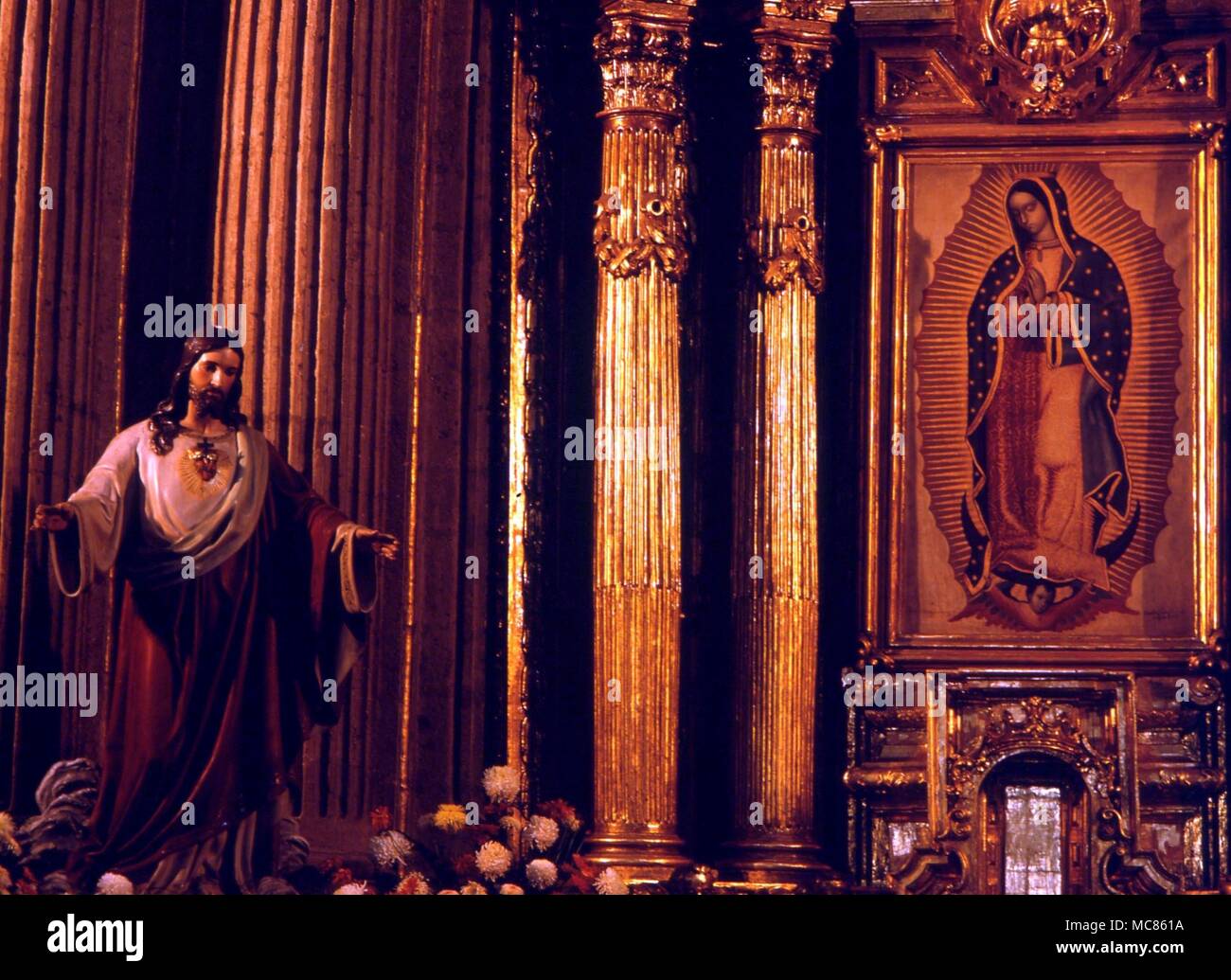 CHRISTIAN Gemälde der Jungfrau von Guadalupe (wer die Indianer Juan Diego im Jahr 1531 erschienen). Das Gemälde wird in der Kapelle der wenig Gut, in der Villa Guadalupe, Mexiko Stadt Stockfoto