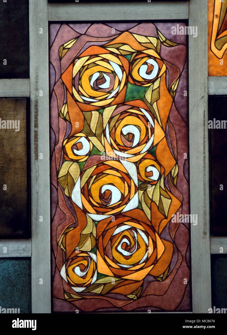 CHRISTIAN Rosen als Symbol der Jungfrau Rose design Keramik Panel an den Außenwänden der Neuen Basilika in der Villa de Guadelupe, errichtet die Vision der Jungfrau von der Indischen, Juan Diego, 1531 feiern Stockfoto