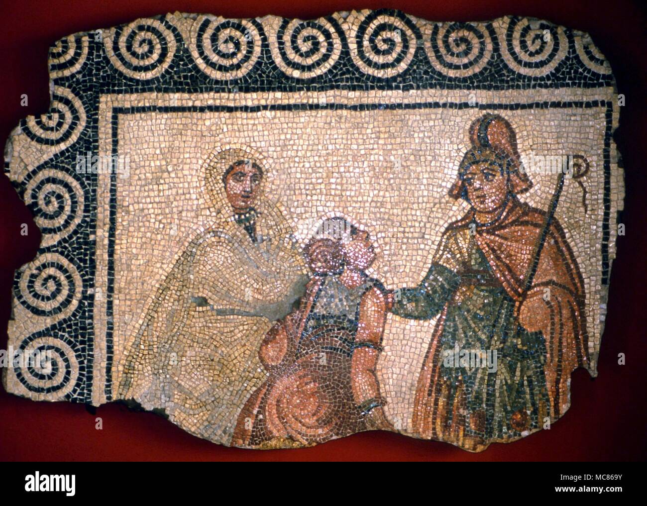 Mithras Mosaik eines der Rituale in die Mysterien des Mithras - beachten Sie die so genannte 'Mithraic Cap getragen von dem Mann auf der rechten Seite. Roman, 2.Jahrhundert, im Museum in Verona Stockfoto