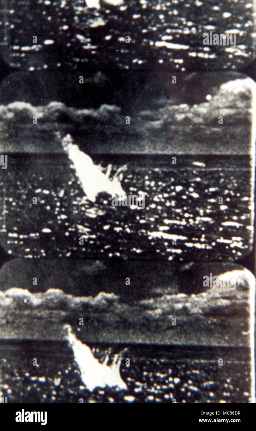 UFO - Unbekanntes Flugobjekt in Inglewood, Kalifornien fotografiert, am 12. Januar 1972, in einer Reihe von Kamera frames. 16 Frames in allen Waren dieses Objekt übernommen. Wendelle Stevens Archive, mit Anordnung mit Charles Walker Stockfoto