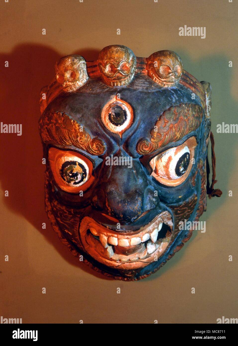 Drittes Auge - Ritual Magische Maske aus Tibet, mit vertikaler "dritten  Auges Stockfotografie - Alamy