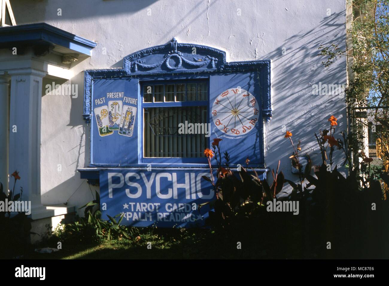 Die Fassade der Wahrsager Shop (mit Tarot und Palm Lesungen). 2004 Charles Walker/ Stockfoto