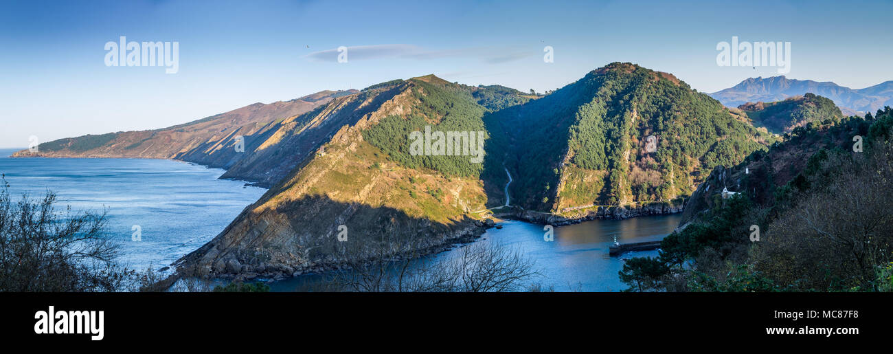 Küste in San Sebastian, Spanien, Punta Artxina Stockfoto