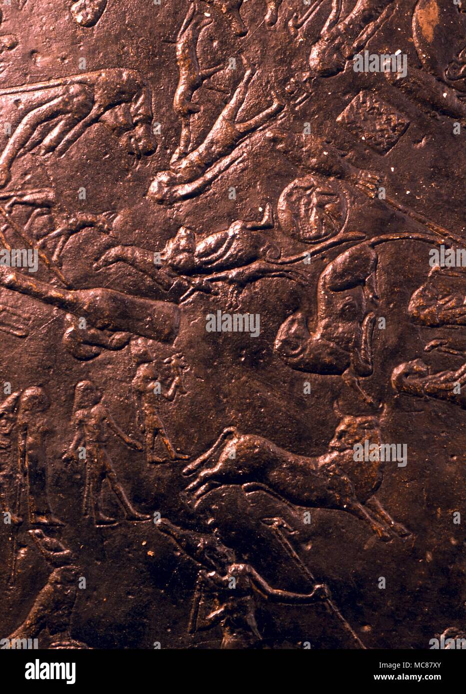 Antike Ägyptische Astrologie Details der Tierkreiszeichen und stellar zahlen Widder Löwe und Fische an der Decke im Dach Tempel von Denderah Stockfoto