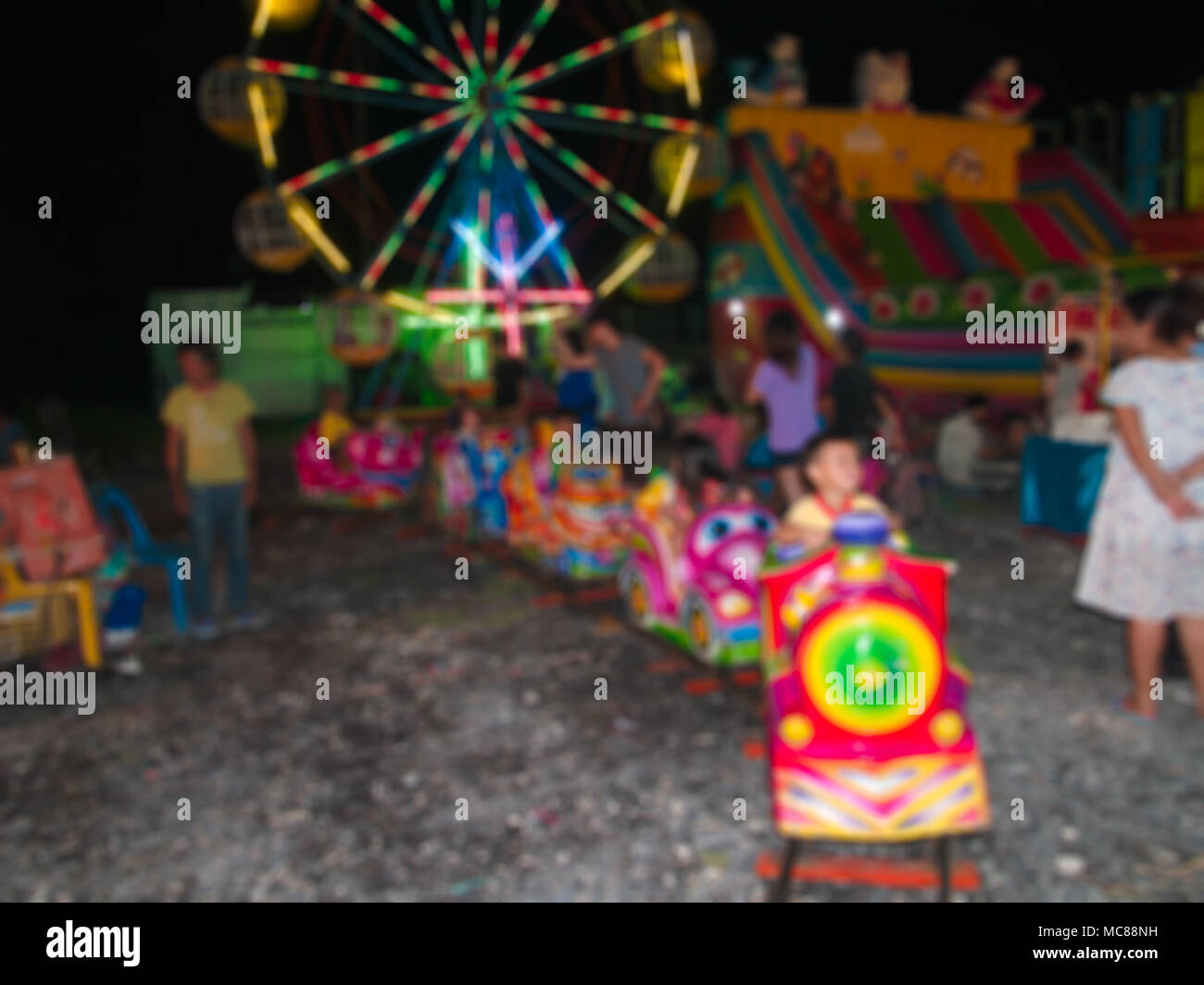 Blur Vergnügungspark, Player ein Vergnügungspark für die Nacht. Stockfoto