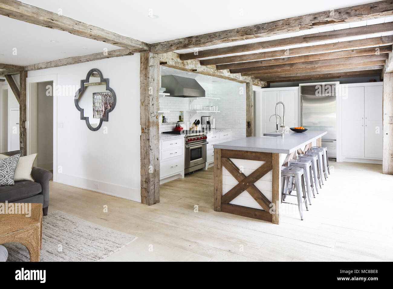 Offene Küche. Private Residence, Westport, Usa. Architekt: Oliver Wilson Bau, 2016. Stockfoto