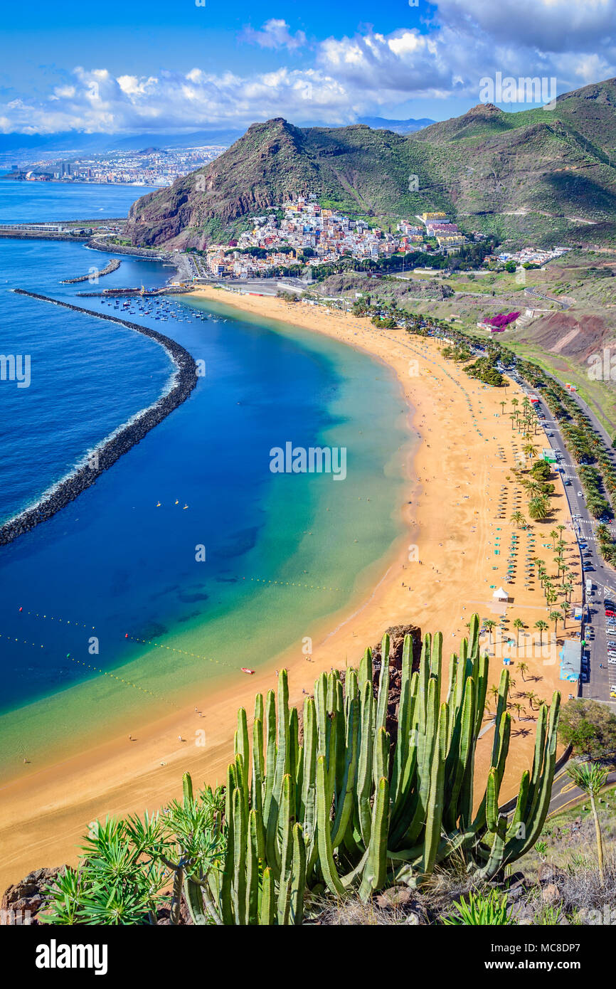 Las Teresitas, Teneriffa, Kanarische Inseln, Spanien: Playa de Las Teresitas, einem berühmten Strand in der Nähe von Santa Cruz de Tenerife mit malerischen San Andres Dorf Stockfoto