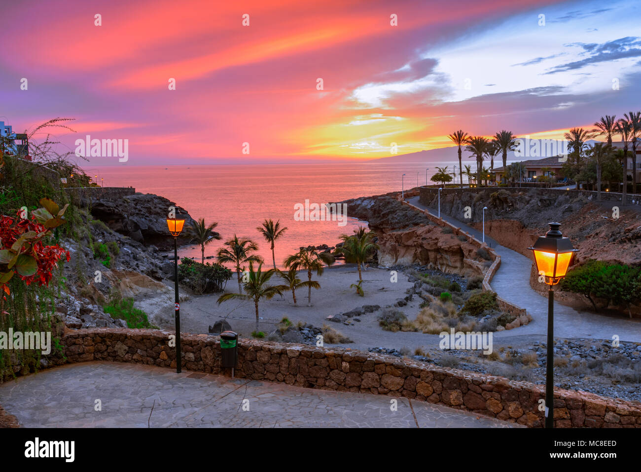 Playa Paraiso, Teneriffa, Kanarische Inseln, Spanien: Sonnenuntergang am Strand Playa Las Galgas Stockfoto