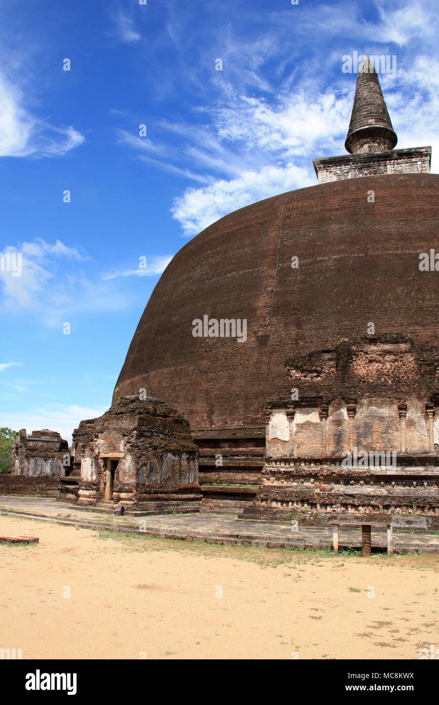 Die Rankoth Vehera Stupa in der königlichen antiken Stadt Polonnaruwa in Sri Lanka Stockfoto