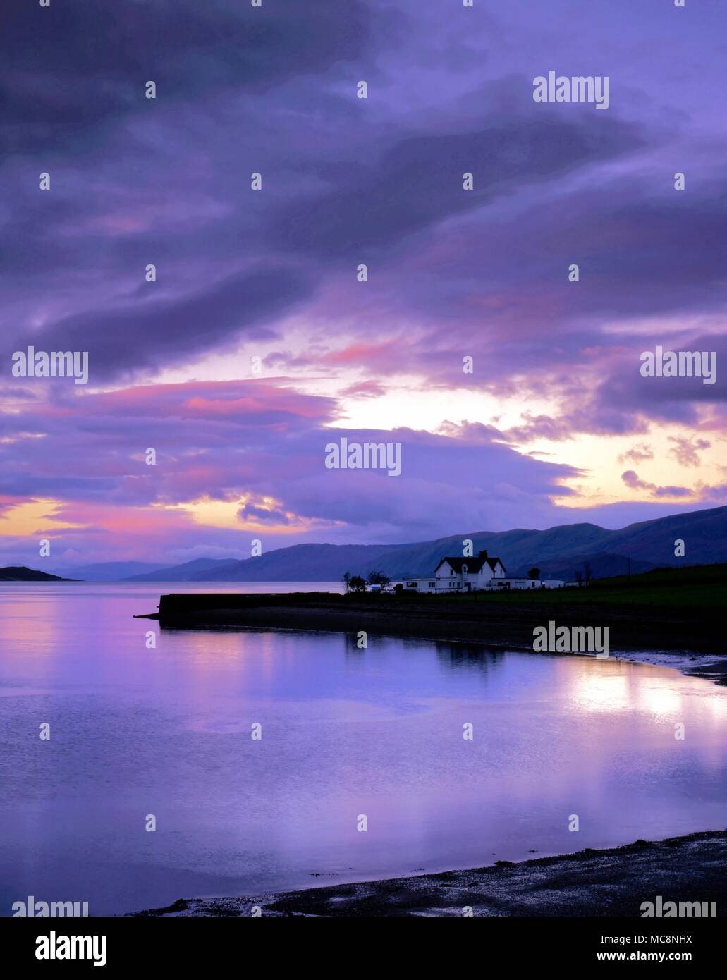 Sonnenuntergang über Loch Linnhe in den schottischen Highlands. Stockfoto