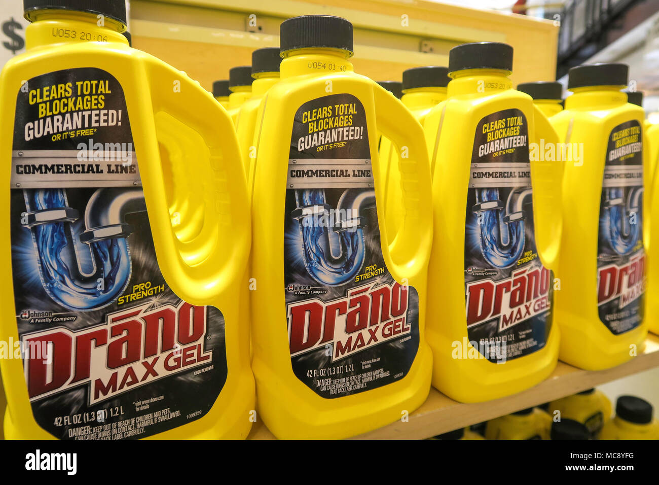 Drano Max Gel Anzeige Home Depot in New York City, USA Stockfoto