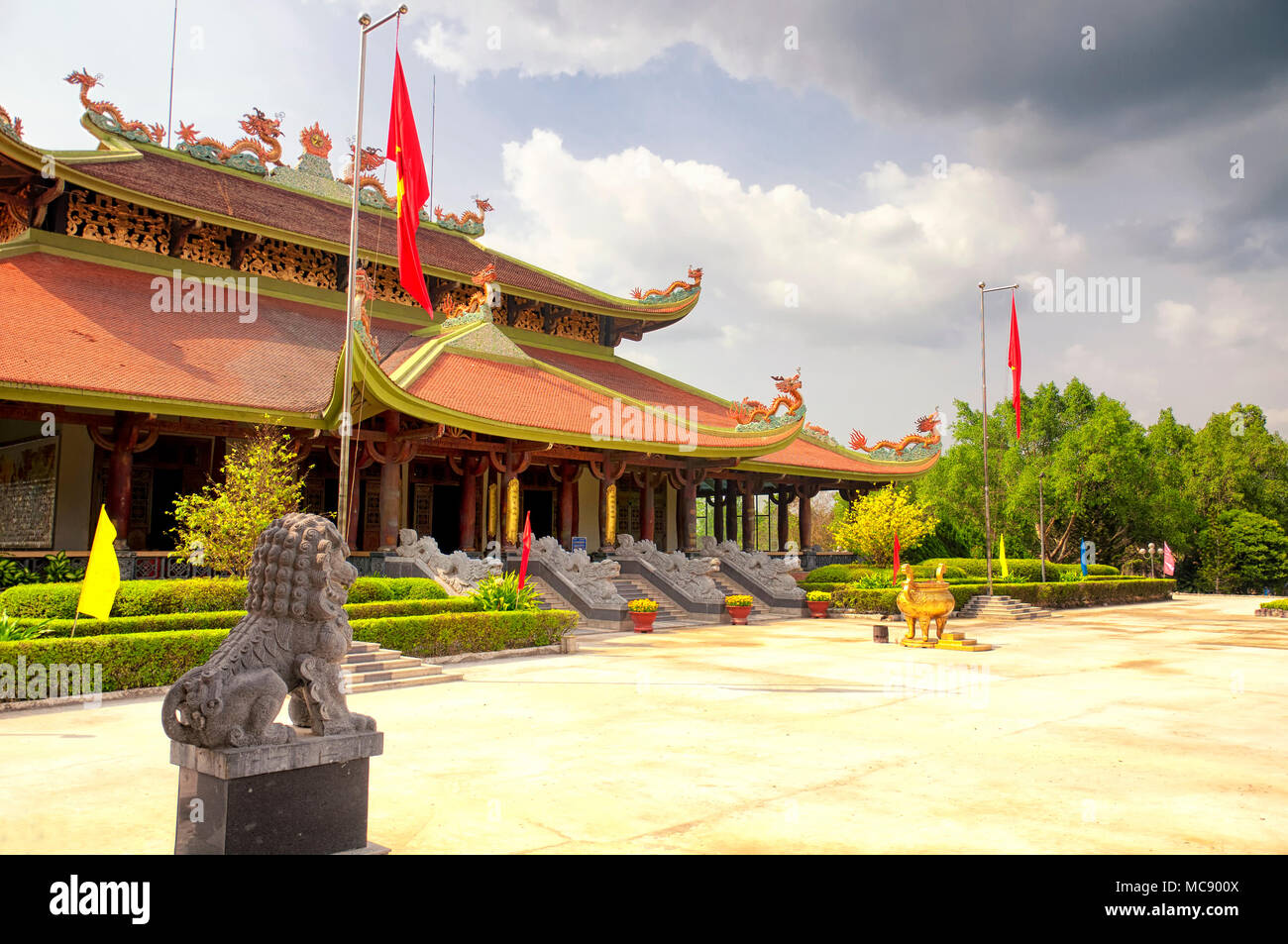 Ein buddhistischer Tempel in der Ben Duoc landschaftlich reizvollen Gegend im Süden Vietnams in Südostasien. Stockfoto