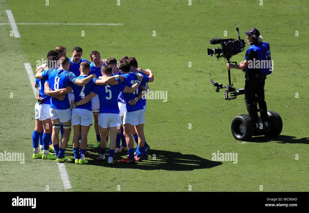 Schottland Spieler drängen sich während ihrer Männer Rugby Sevens Inverkehrbringen 5-8 Spiel gegen Wales am Robina Stadion bei Tag elf der Commonwealth Games 2018 in der Gold Coast, Australien. Stockfoto