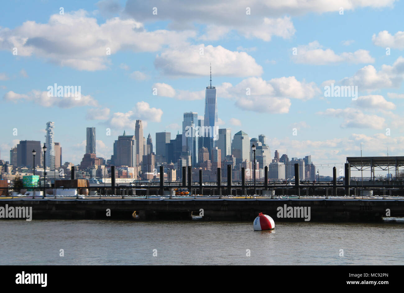 Manhattan Financial District von Hoboken suny Tag Stockfoto