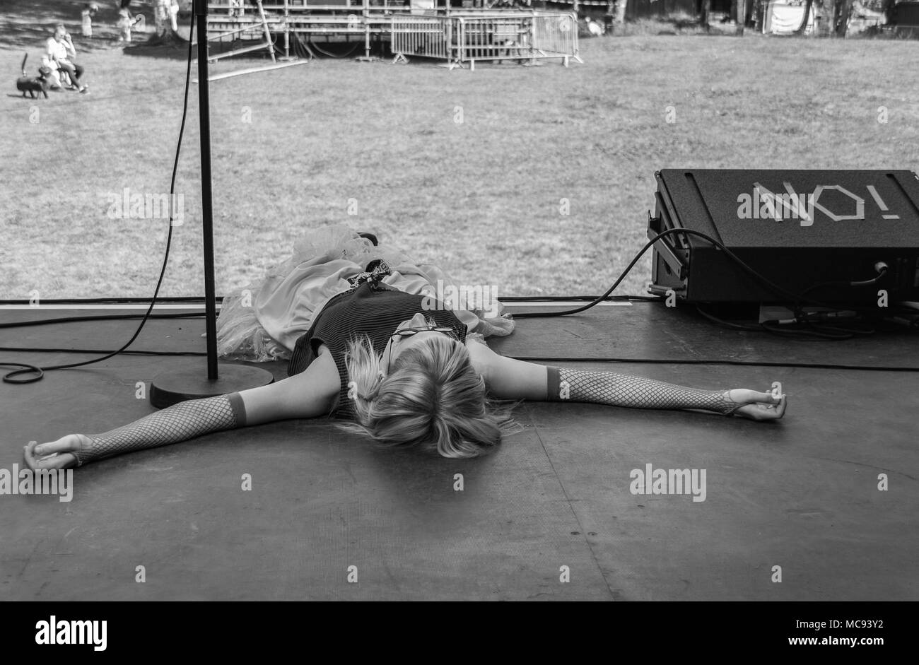 Aurora Aksnes - Sound Check in Molde International Jazz Festival, Norwegen 2017. Stockfoto