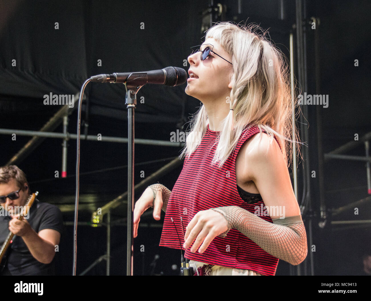 Aurora Aksnes - Sound Check in Molde International Jazz Festival, Norwegen 2017. Stockfoto