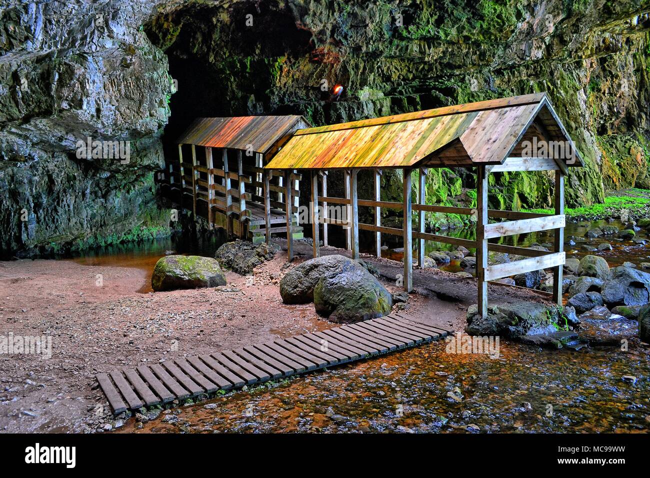 Eingang zur Höhle Smoo Durness, Scottish Highlands, Großbritannien Stockfoto