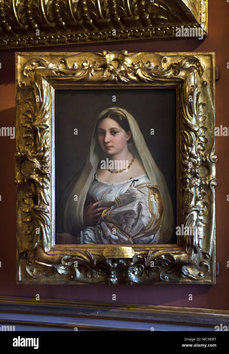 Gemälde "La donna velata" (1514-1515) von der italienischen Renaissance Maler Raphael auf Anzeige in der Galerie Palatina (Galleria Palatina) im Palazzo Pitti in Florenz, Toskana, Italien. Stockfoto