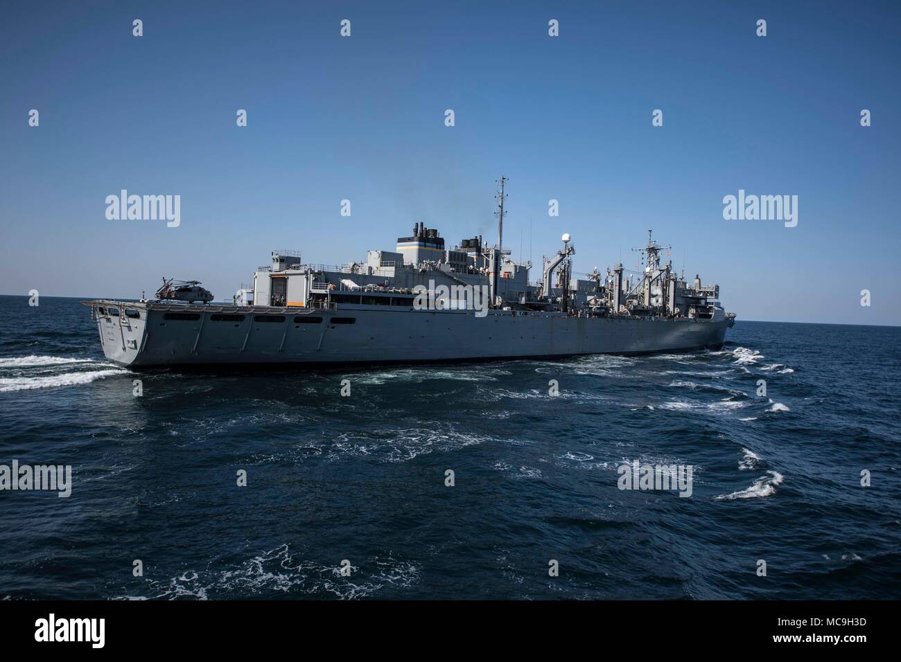 180411NIC 2461088 ATLANTIK (11. April 2018) Schnell combat Support